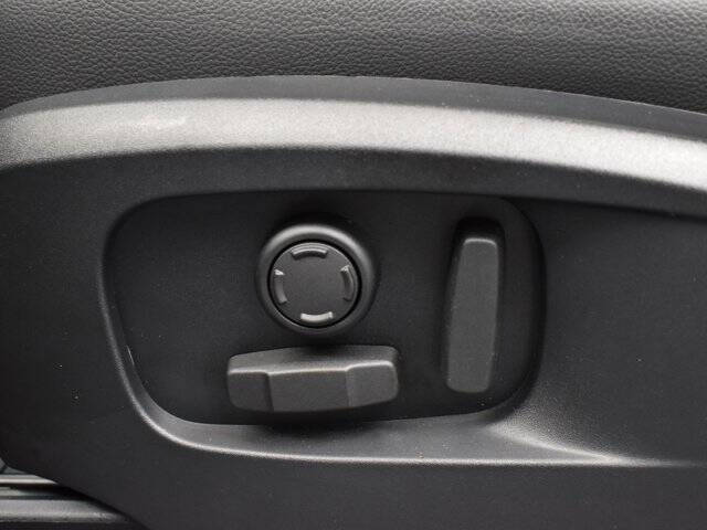 2023 Land Rover Defender 90 SE