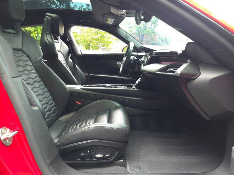 2024 Audi e-tron GT quattro Premium Plus