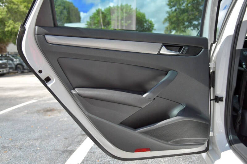 2014 Volkswagen Passat 1.8T SE