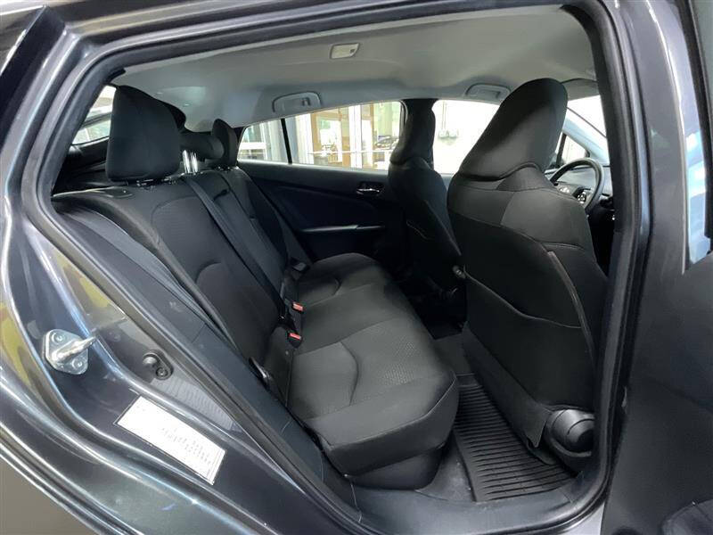 2022 Toyota Prius LE