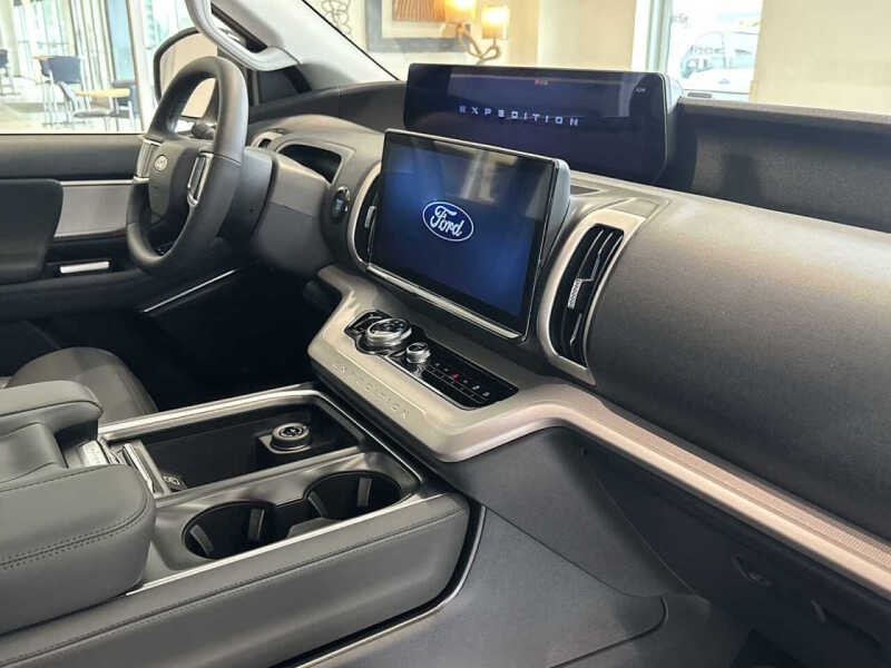 2026 Ford Expedition MAX Active