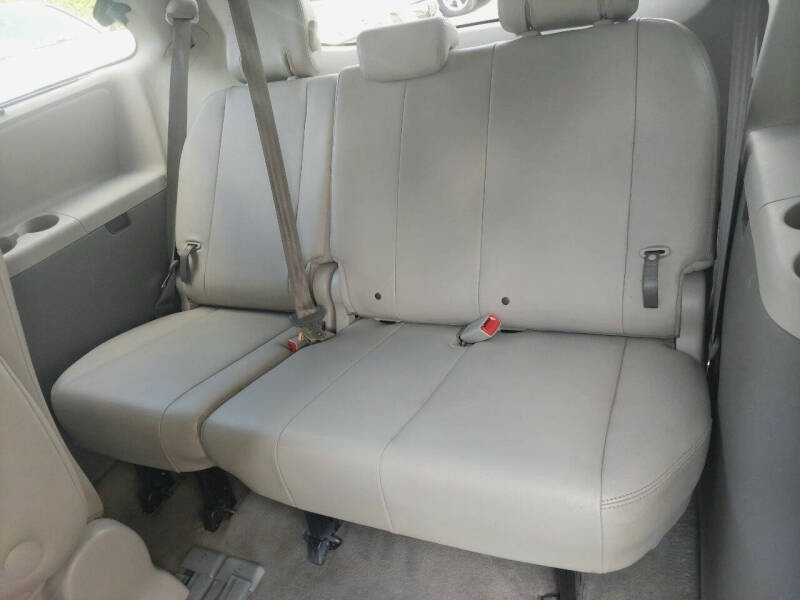 2012 Toyota Sienna XLE 8-Passenger