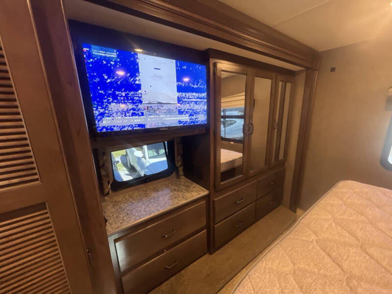 2019 Thor Motor Coach Hurricane