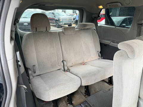 2016 Toyota Sienna LE 8-Passenger