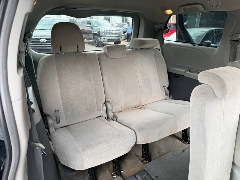 2016 Toyota Sienna LE 8-Passenger