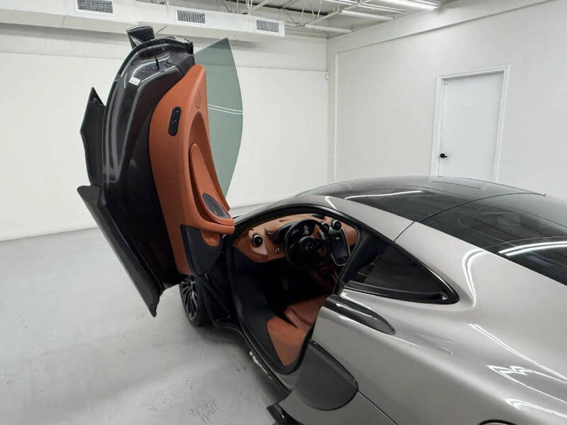 2017 McLaren 570GT