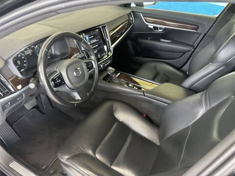 2020 Volvo S90 T6 Momentum
