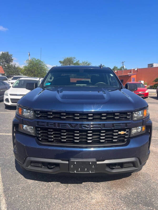 2019 Chevrolet Silverado 1500 Custom photo 2