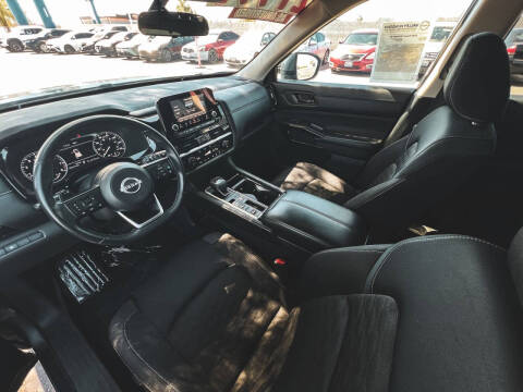 2024 Nissan Pathfinder SV