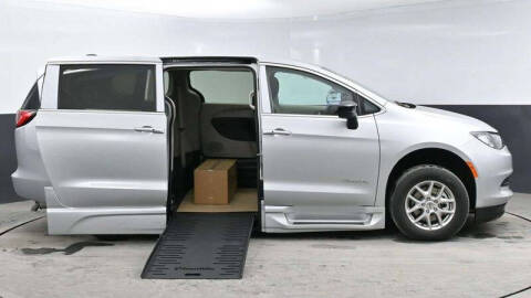 2024 Chrysler Voyager LX