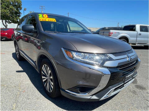 2020 Mitsubishi Outlander for sale at MERCED AUTO WORLD in Merced CA