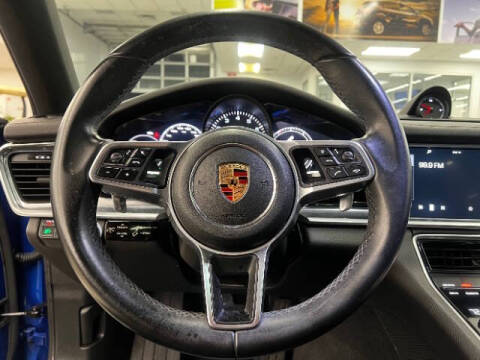 2017 Porsche Panamera 4