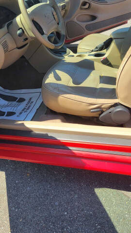 2004 Ford Mustang Deluxe