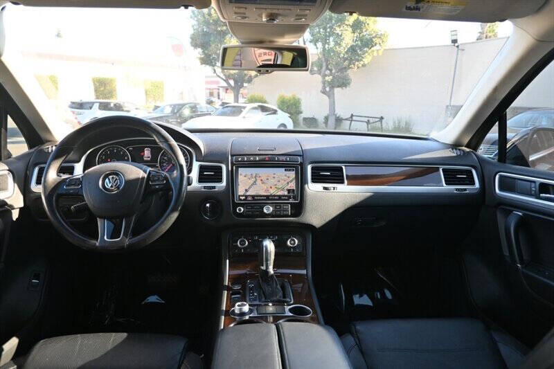 2016 Volkswagen Touareg VR6 Lux