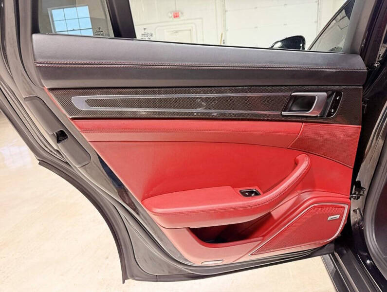 2018 Porsche Panamera 4