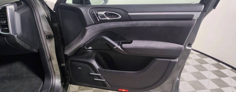 2016 Porsche Cayenne GTS