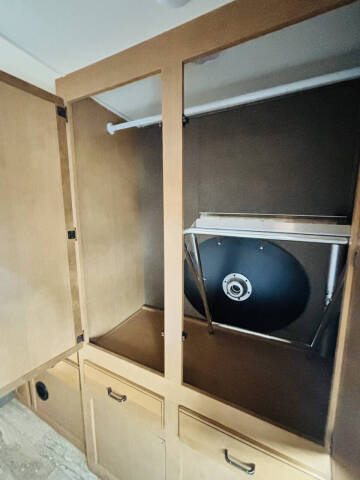 2017 Thor Motor Coach Hurricane 31S