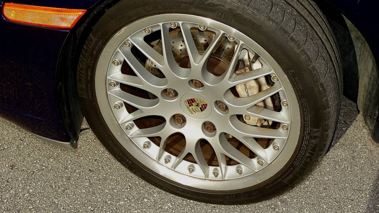 2001 Porsche 911 39