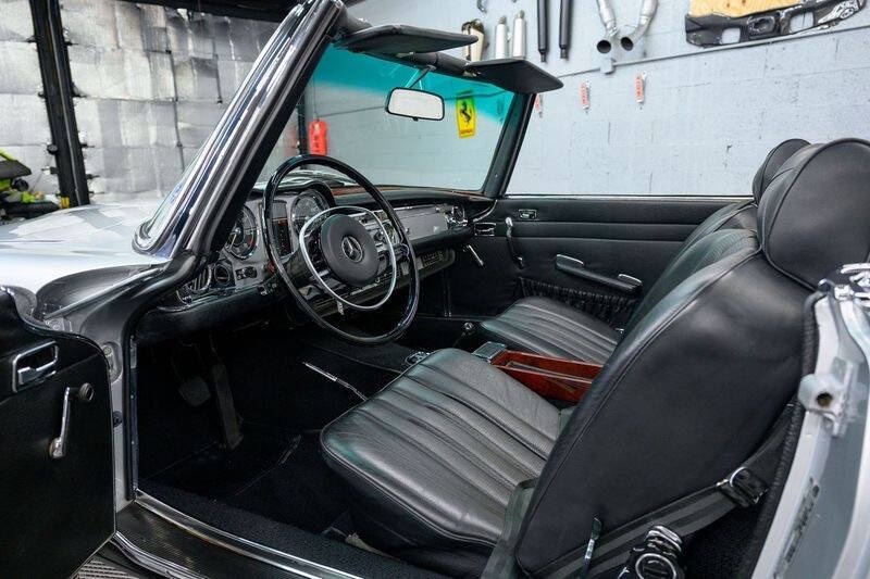 1970 Mercedes-Benz 280-Class