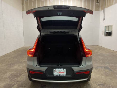 2025 Volvo XC40 B5 Plus Bright Theme