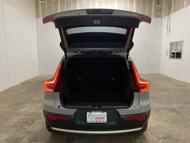 2025 Volvo XC40 B5 Plus Bright Theme