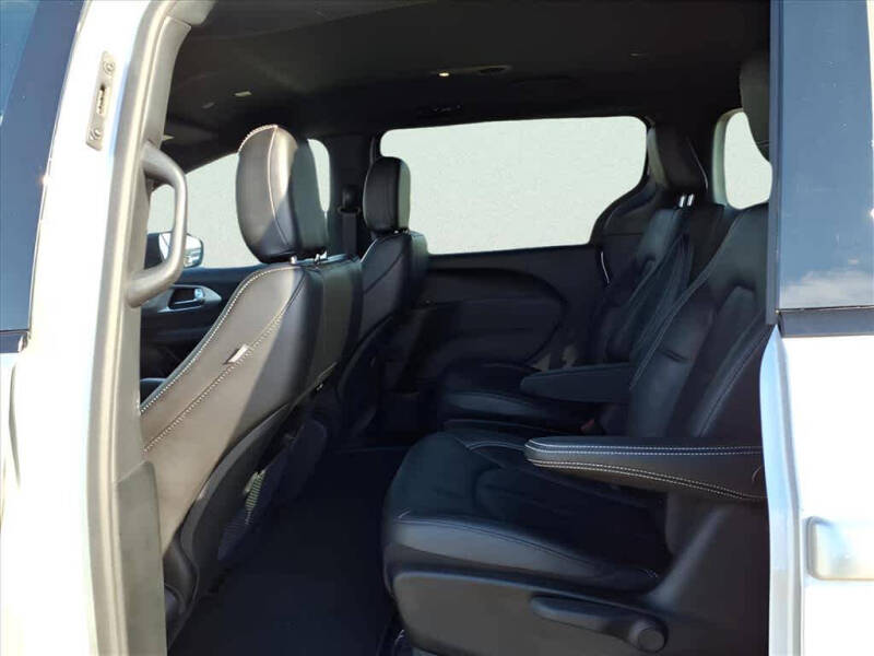 2023 Chrysler Pacifica Plug-In Hybrid Touring L