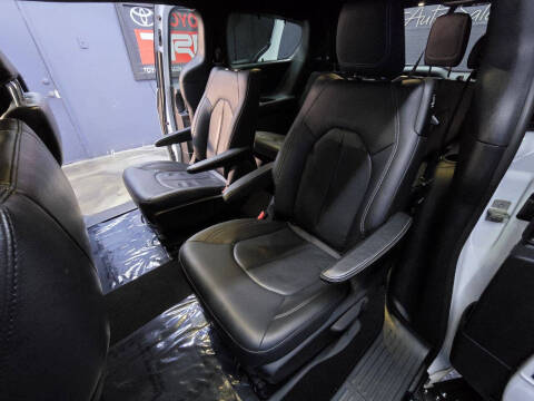 2019 Chrysler Pacifica Hybrid Touring L 35th Anniversary