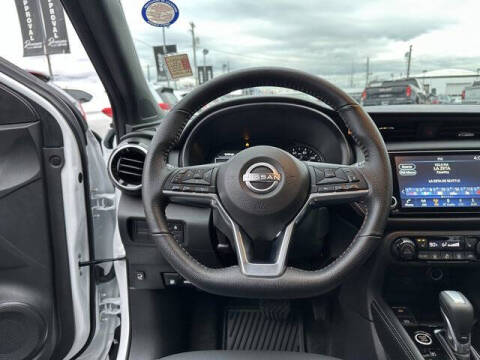 2023 Nissan Kicks SR