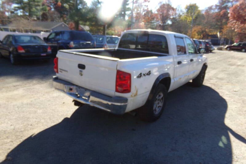 2005 Dodge Dakota SLT photo 3