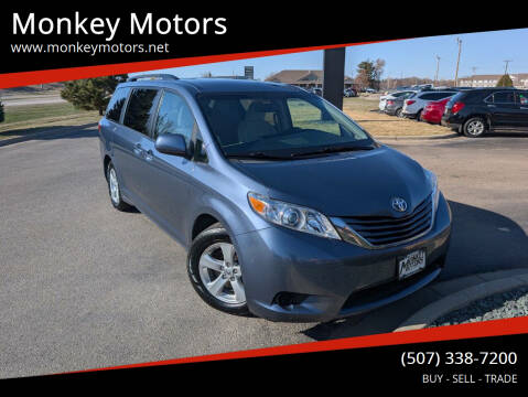 2017 Toyota Sienna LE 8-Passenger