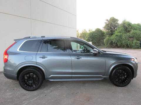 2016 Volvo XC90 T6 Momentum