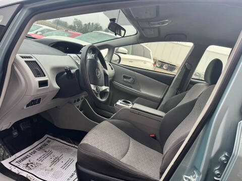 2015 Toyota Prius v Five