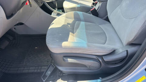 2013 Hyundai Accent SE