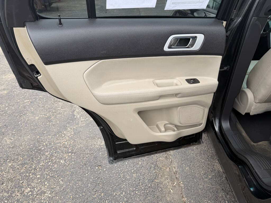 2015 Ford Explorer 25