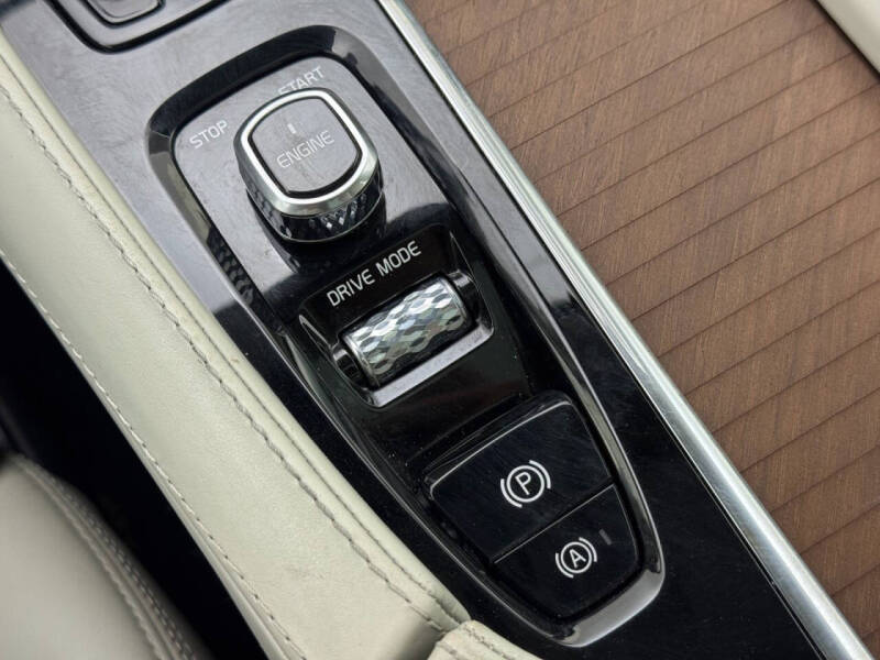 2017 Volvo XC90 T8 eAWD Inscription