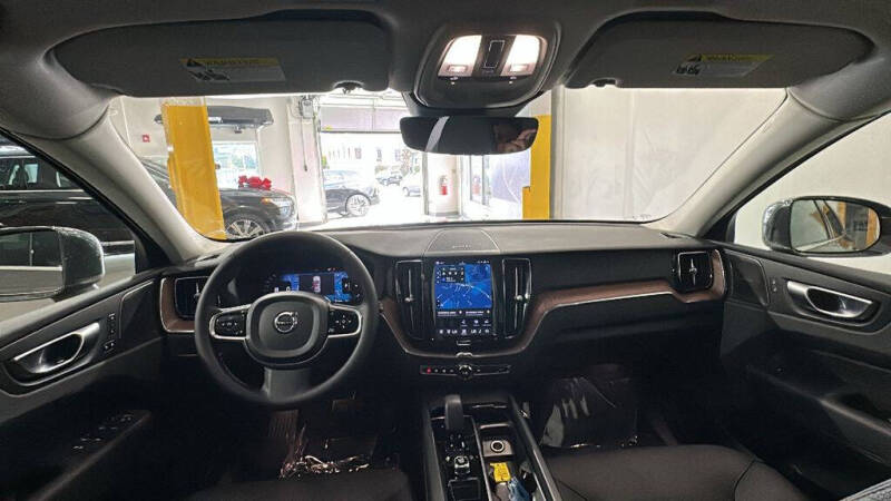 2023 Volvo XC60 B5 Plus Bright Theme