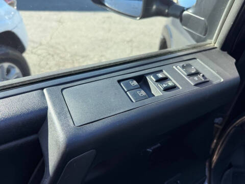 2012 Nissan Titan SV