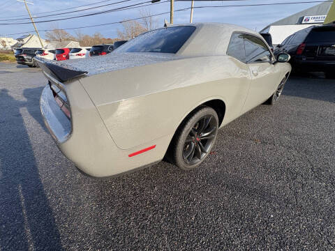 2018 Dodge Challenger SXT Plus
