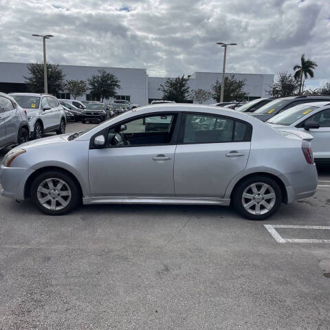 2012 Nissan Sentra SR photo 3