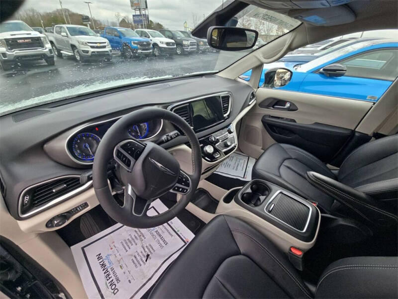 2024 Chrysler Pacifica Touring L