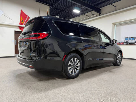 2023 Chrysler Pacifica Plug-In Hybrid Touring L