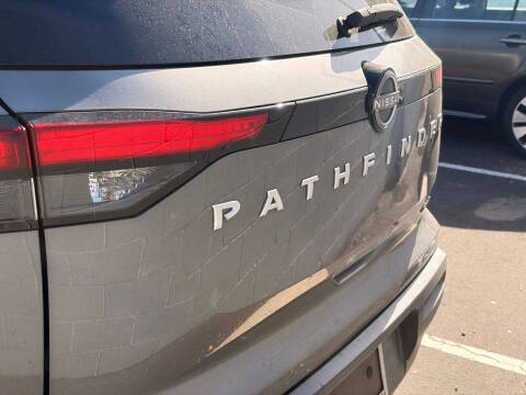 2022 Nissan Pathfinder SV