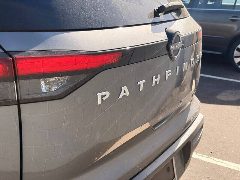 2022 Nissan Pathfinder SV