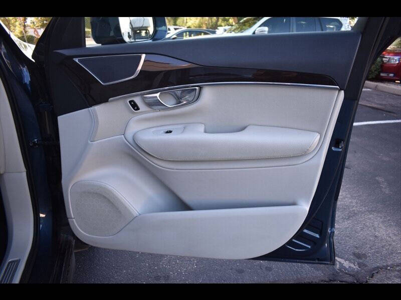 2018 Volvo XC90 T6 Momentum