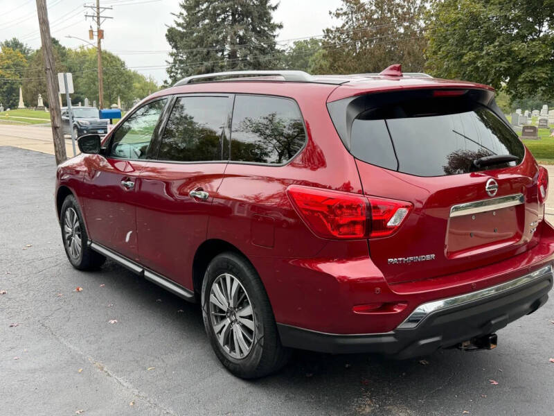 2020 Nissan Pathfinder SV