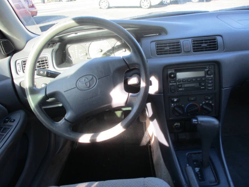 2000 Toyota Camry CE photo 9