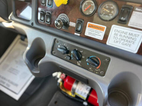 2018 Freightliner M2 106