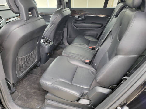 2017 Volvo XC90 T6 Momentum