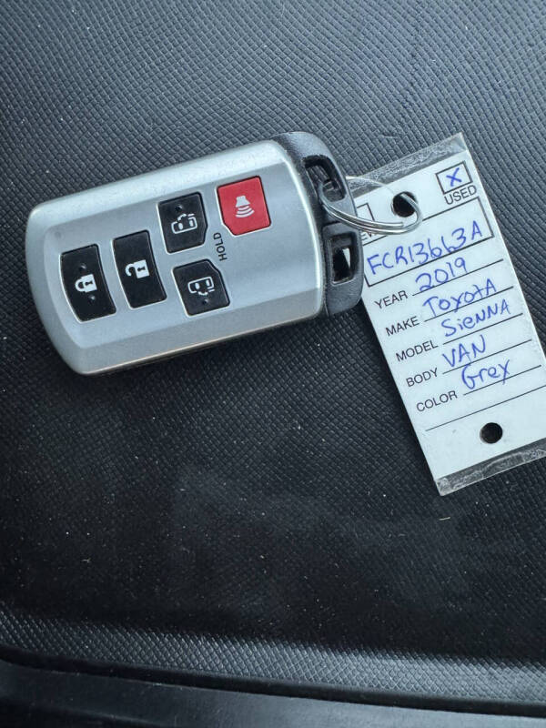 2019 Toyota Sienna LE 8-Passenger