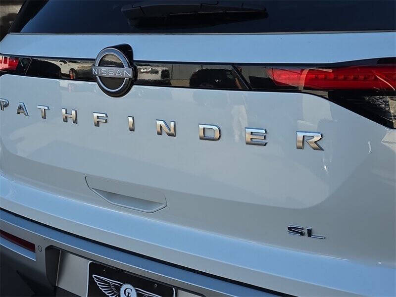 2024 Nissan Pathfinder SL